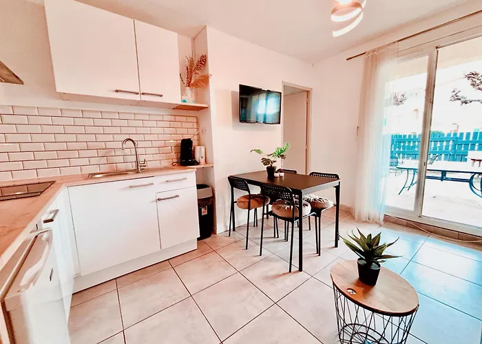 Appartement Calme Avec Jardin Privatif - 3 -